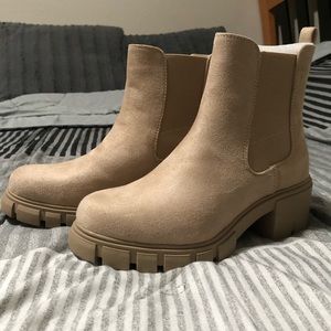 Howler Ankle Boots
